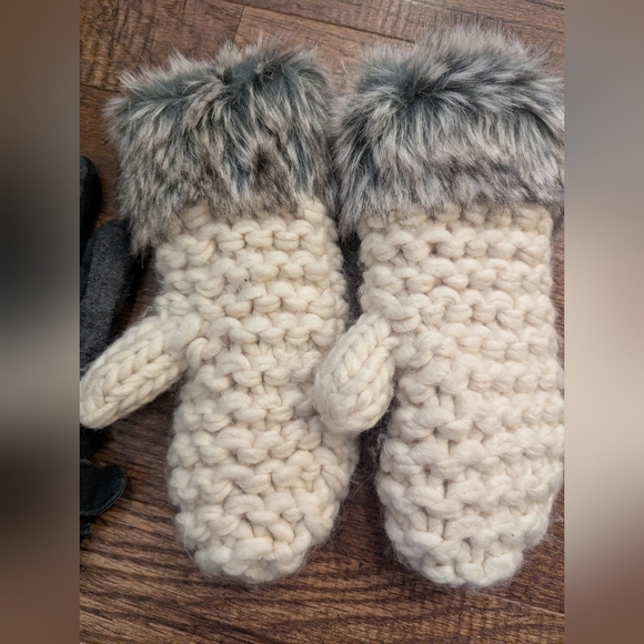 Gloves & Mittens Lot, Leather Gap Gloves, Love & Lore Knit mittens Women's M - Picture 4 of 11